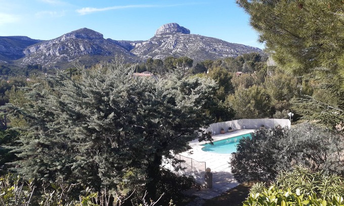 Aubagne House | Idyllic Villa with Pool and Ocean View - Guest Rated 10/10