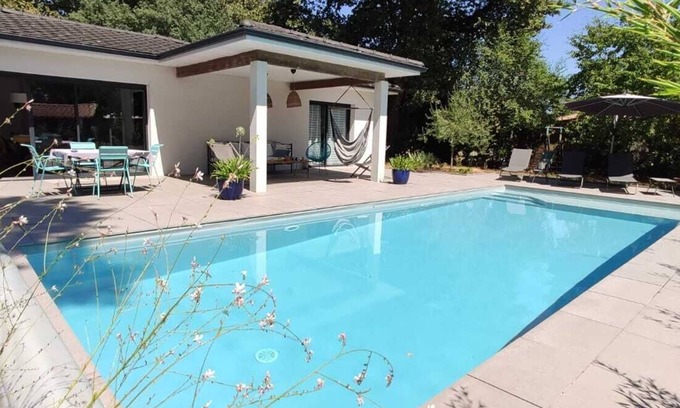 Gradignan Villa | Idyllic Villa with Pool in Peaceful Bordeaux Bassin