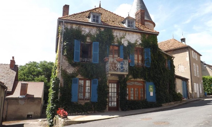 Billy Cottage | Cozy Gite Billy: Family-Friendly Getaway with Spa & Kitchen