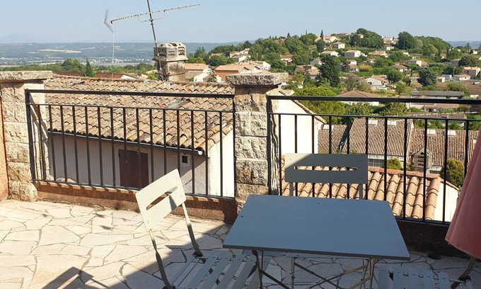 Pierrevert House | Explore a Cozy 98 m² Provencal Village Home with Pool
