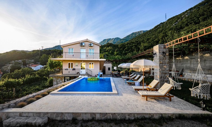 Seoca Villa | Unforgettable Vineyard Villa with Ocean Views & Spa Access