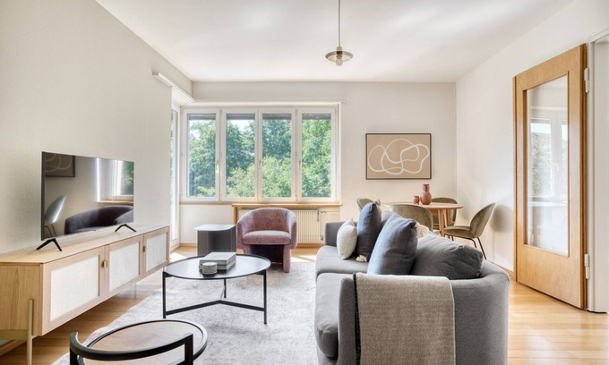 Basel City Centre Apartment | Convenient Vorstädte 3 Room with Kitchen, Near Market