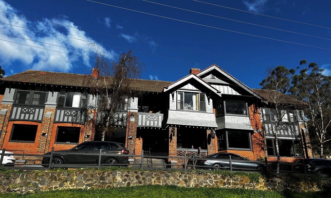 Warburton House | Inviting Warburton Escape with Pool and Breakfast Included