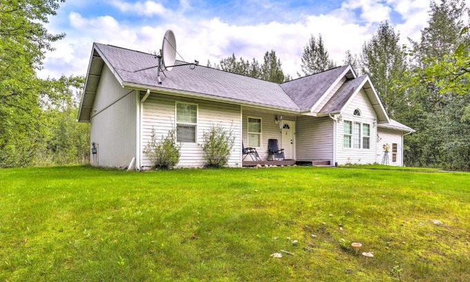 Meadow Lakes House | Inviting Wasilla Retreat Steps from Beautiful Lake Lalen