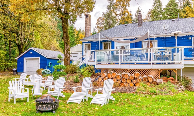 Stevenson House | Charming waterfront home with hot tub & WiFi - across from Rock Cove