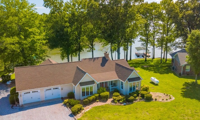 Cadiz House | Scenic Waterfront House with Kayaks & Ocean Views