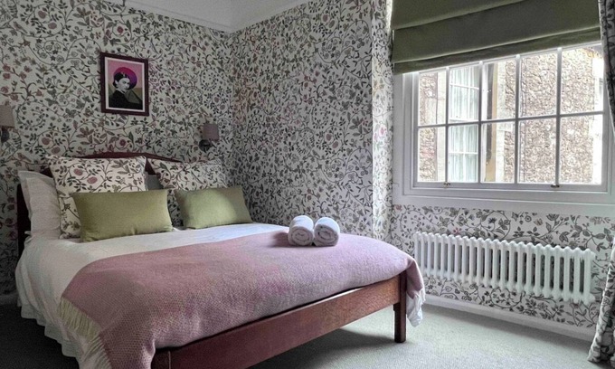 Frome Cottage | Cozy Weavers Cottage - Ideal Stay in Heart of Frome