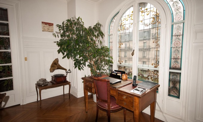 Quartier Saint-Ambroise Apartment | Elegant Haussmann Flat in Downtown Paris - Rated 10/10