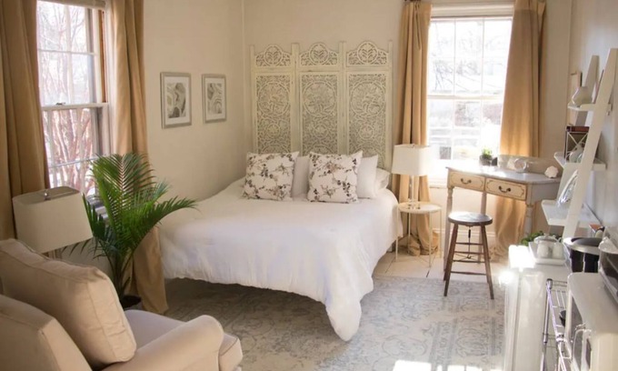 Parkside Apartment | Elegant West End Hideaway with Private Parking & Breakfast