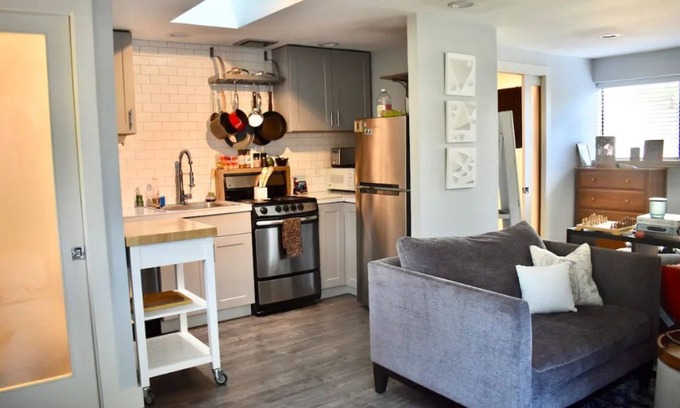 North Admiral Cottage | Discover West Seattle Hideaway - Pet Friendly & Spa Amenities