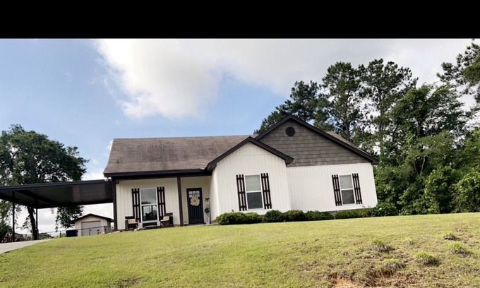 Wetumpka House | Charming Wetumpka home minutes from the lake