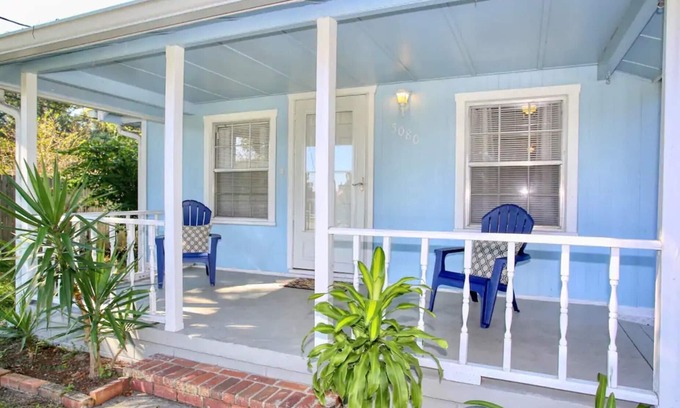 Goldenrod House | Inviting Winter Park Pet-Friendly Farmhouse Bungalow Awaits