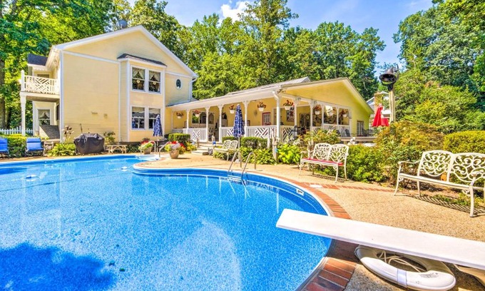 Woodbridge Apartment | Inviting Woodbridge Apt with Porch, Gazebo & Pool Access