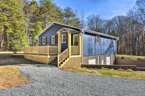 Yadkinville House | Idyllic Yadkin Valley Cottage with Deck and Yard