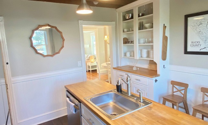 Yardley House | Charming Yardley Boro home! Steps to shops/restaurants, close to major transit