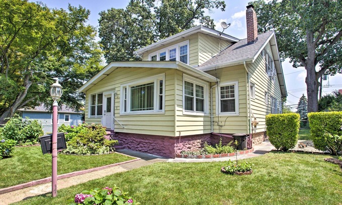 Park Hill House | Inviting Yonkers Retreat - Close to Central Park, Spa & More!