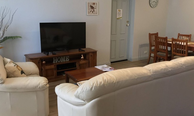 College Park House | Family-Friendly College Park Getaway with Kitchen & Pets Welcome