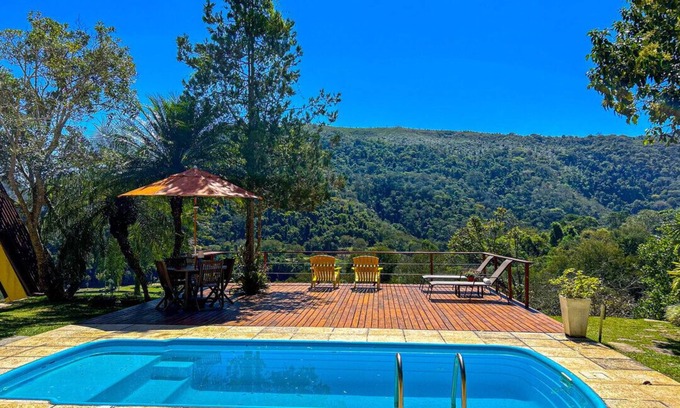 Itaipava Ski Chalet | Cozy Chalet with WiFi & Scenic Views in Itaipava/RJ