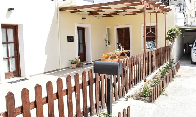 Mires House | Family-Friendly Charmy House in Mires with Hot Tub & Parking