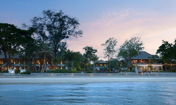 Khao Tao Hotel | Experience Elegance at Charras Bhawan Hotel & Residences