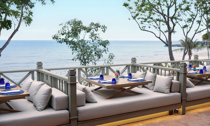 Khao Tao Hotel | Experience Charras Bhawan Hotel with Ocean Views & Pool