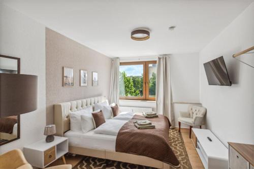 Hamelin Apartment | Stylish Stay at Charysma - Weserufer with Netflix Access
