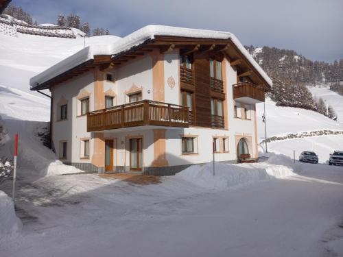 Ravaisch Apartment | Pet and Child Friendly Stay at Chasa Larets - Rated 8.8
