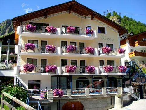 Ravaisch Apartment | Relax at Chasa Ravaischa: Spa and Child-Friendly Retreat