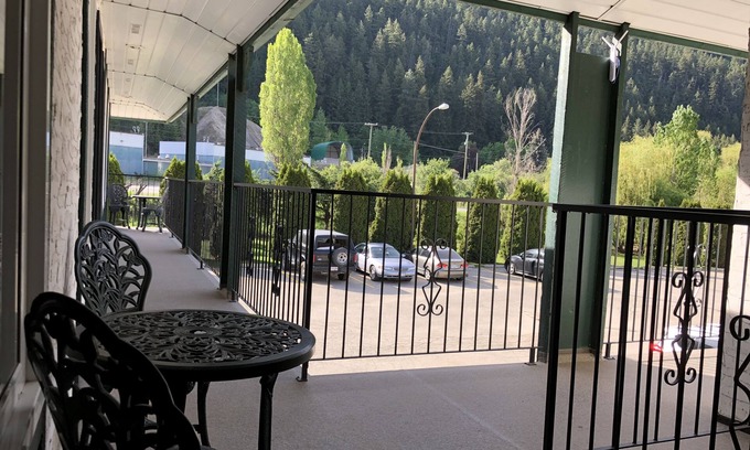 Chase Hotel | Explore Comfort at Chase Country Inn Motel with Breakfast