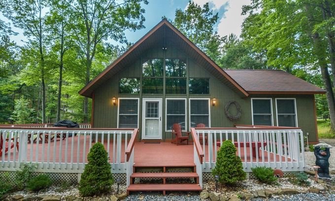 Sky Valley House | Dreamy Retreat: Lake Access, Hot Tub & Fire Pit Awaits
