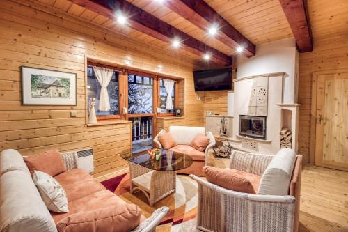 Litmanova Ski Chalet | Inviting Chata Brusnica: Hot Tub & Family-Friendly Escape