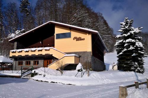 Zacler House | Discover Chata DESMO: Family-Friendly with Pool & Hot Tub