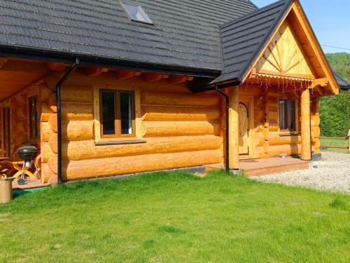 Polany Apartment | Discover Family-Friendly Chata Dziewięćsił with Hot Tub