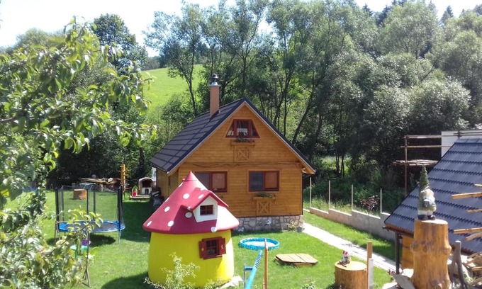 Vysny Kubin House | Guest Rated 9.5! Chata Emka with Hot Tub & Pet-Friendly
