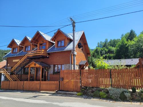 Jezersko House | Chata Eva: 4-Star Retreat with Pool and Pet-Friendly Perks