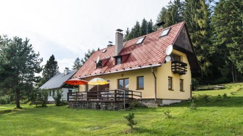 Lipno nad Vltavou Cabin | Chata Hansenka: Family and Pet Friendly Retreat Awaits