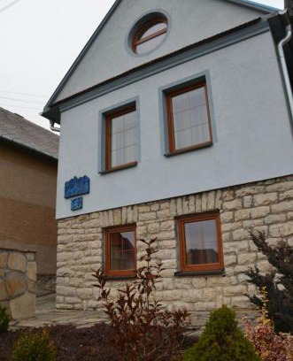 Strba House | Cozy Chata Horec: Child-Friendly Retreat with Kitchen Access