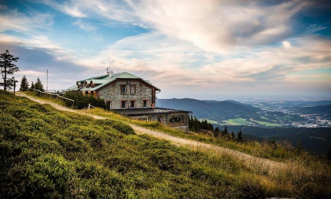 Horni Lipova Hotel | Discover Chata Jiriho na Seraku: Pet-Friendly Retreat
