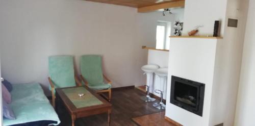 Novy Malin House | Cozy Retreat at Chata Krásno - Family and Pet Friendly!