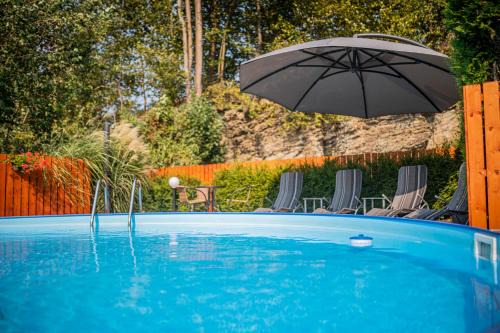 Kraliky House | Stylish Getaway at Chata Lipka with Oceanfront Pool