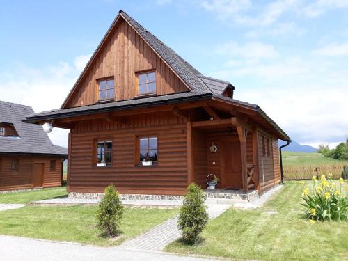 Liptovsky Trnovec Cabin | Pet-Friendly Chata Liptovská Mara with Ocean View & Hot Tub