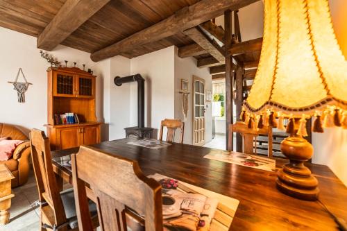 Okragle Apartment | Chata Mazurska: Pet-Friendly Retreat with Oceanfront Views