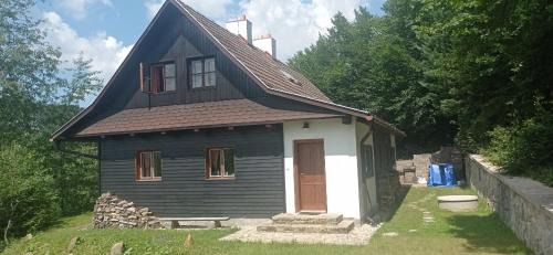 Lhota u Vsetina House | Family-Friendly Getaway at Chata na Lhotských pasekách