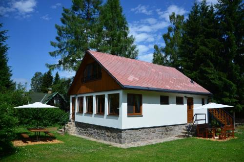 Horni Plana Cabin | Discover Chata Nela: Pet-Friendly Oceanfront Retreat