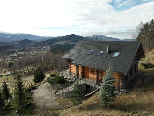 Grzechynia Ski Chalet | Oceanfront Retreat at Chata Palarówka with Hot Tub