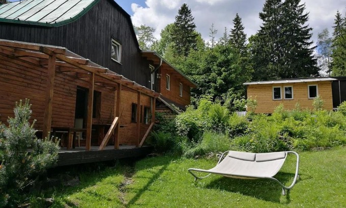 Mala Moravka House | Pet-Friendly Stay at Chata Pod Kloboukem with Pool & Breakfast