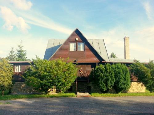 Mlynceky House | Cozy Chata Salaš: Family-Friendly with Breakfast Included