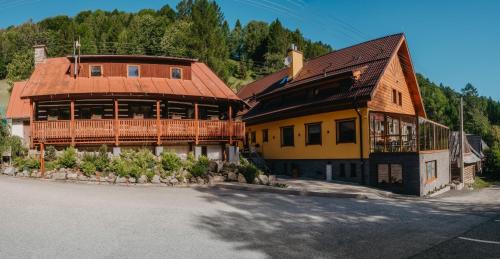Jezersko Apartment | Pet-Friendly Getaway at Chata SKI Jezersko with Hot Tub