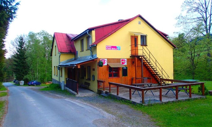 Stare Mesto Ski Chalet | Discover Chata Stará Škola: Pet-Friendly Retreat with Breakfast