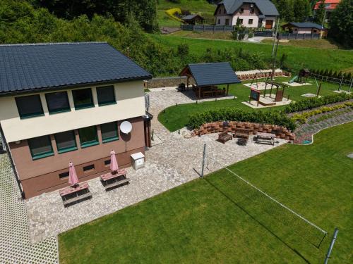 Prostredni Becva Apartment | Pet-Friendly Retreat with Ocean Views at Chata U dědka